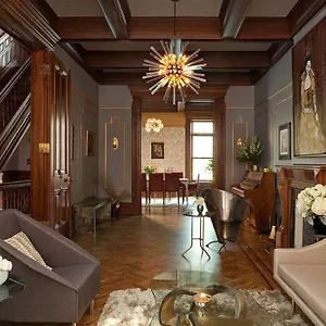 Arlington Place Hotel